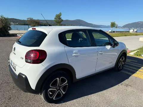 Citroen C3 or similar — Front